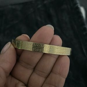 Gold bracelet